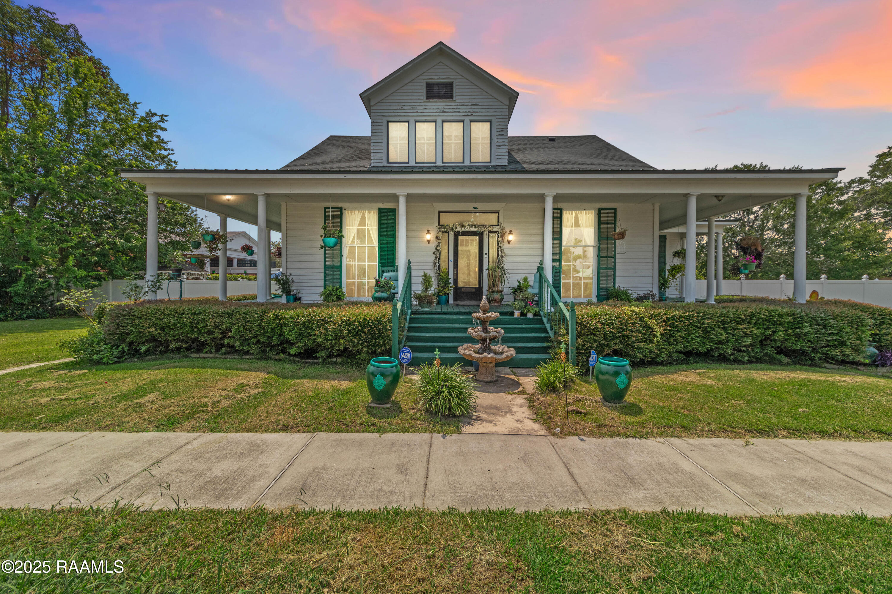 309 North Polk Street Rayne, LA 70578 - Photo 2 of 48 twilight