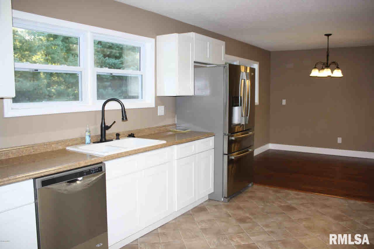 454 Edgewood Road Salem, IL 62881 - Photo 12 of 29 Gallery Image 12