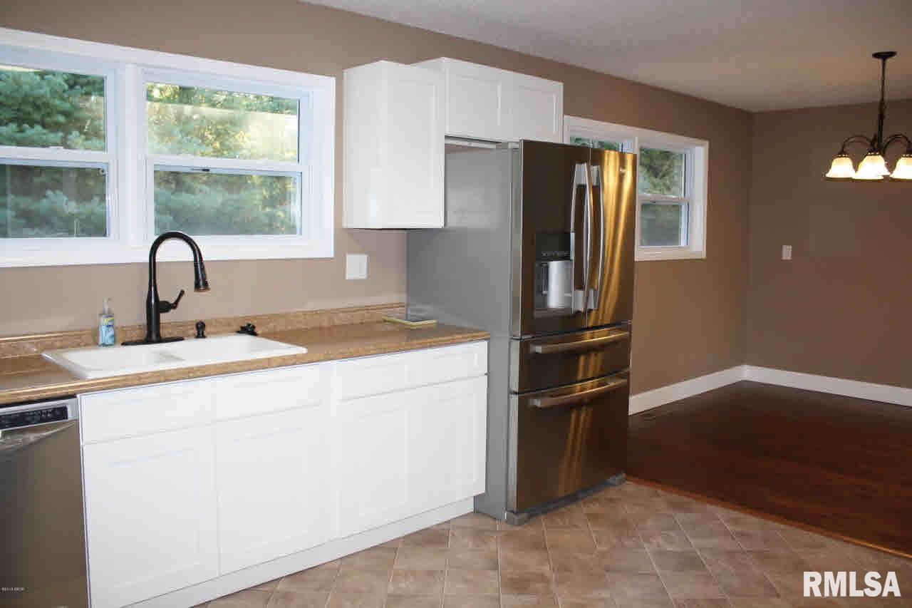 454 Edgewood Road Salem, IL 62881 - Photo 13 of 29 Gallery Image 13