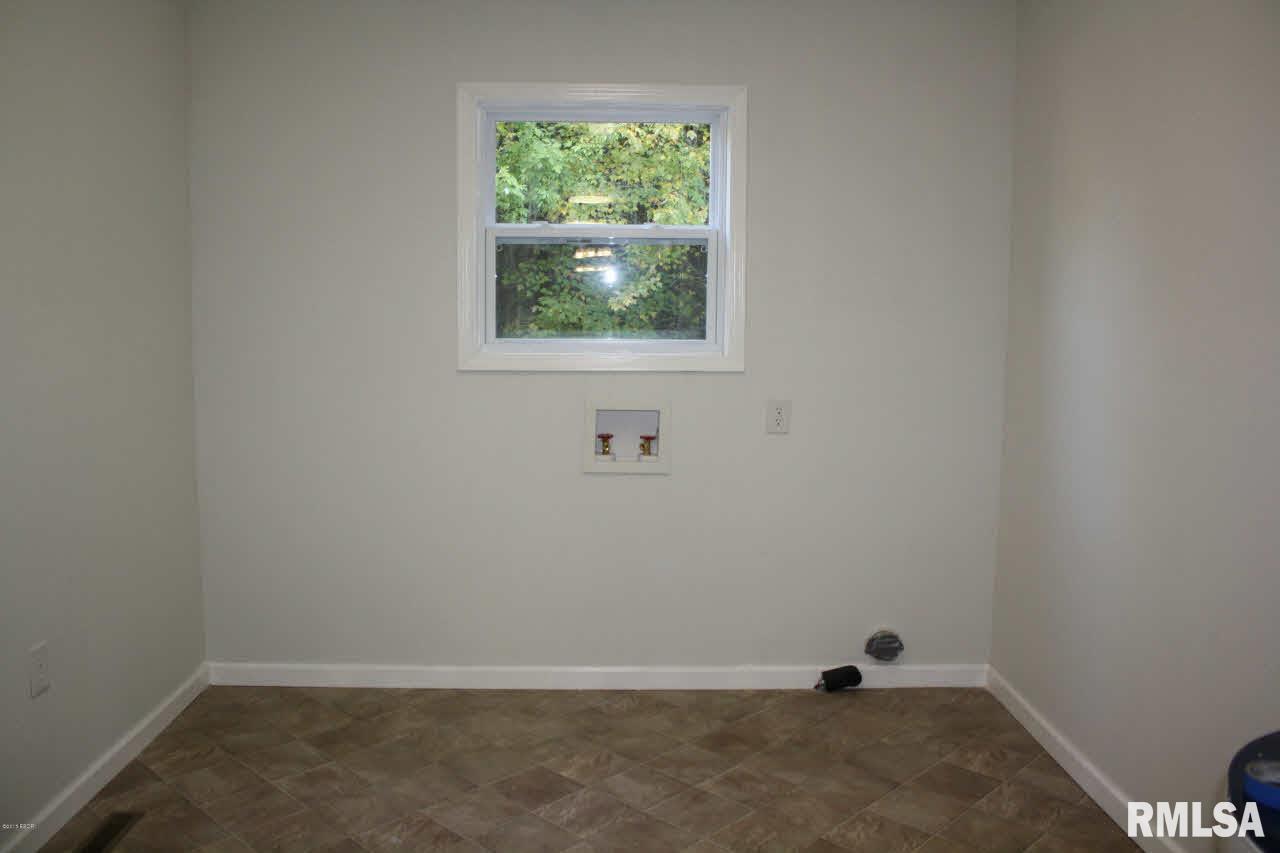 454 Edgewood Road Salem, IL 62881 - Photo 15 of 29 Gallery Image 15