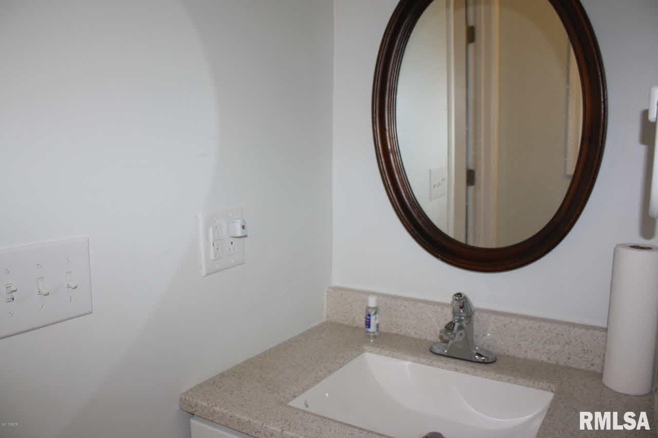 454 Edgewood Road Salem, IL 62881 - Photo 21 of 29 Gallery Image 21