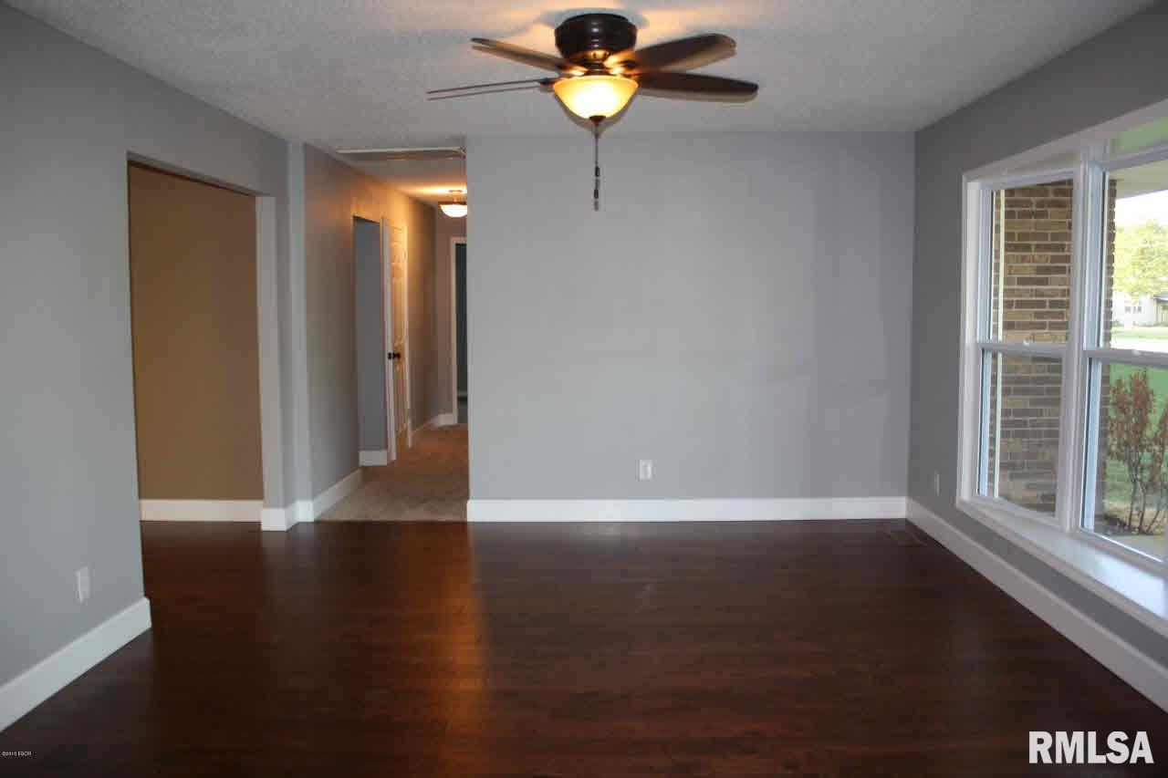 454 Edgewood Road Salem, IL 62881 - Photo 4 of 29 Gallery Image 4
