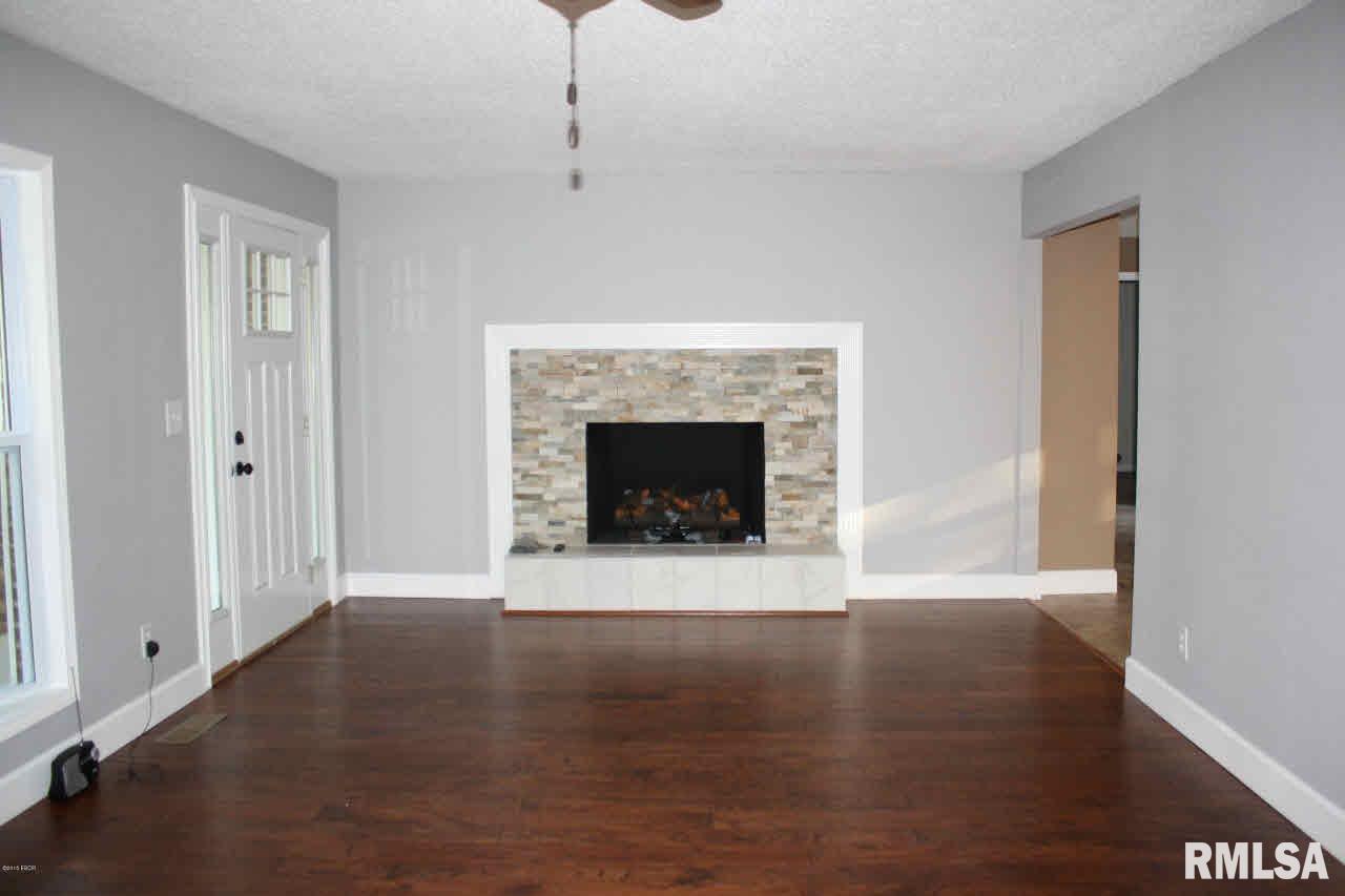 454 Edgewood Road Salem, IL 62881 - Photo 5 of 29 Gallery Image 5