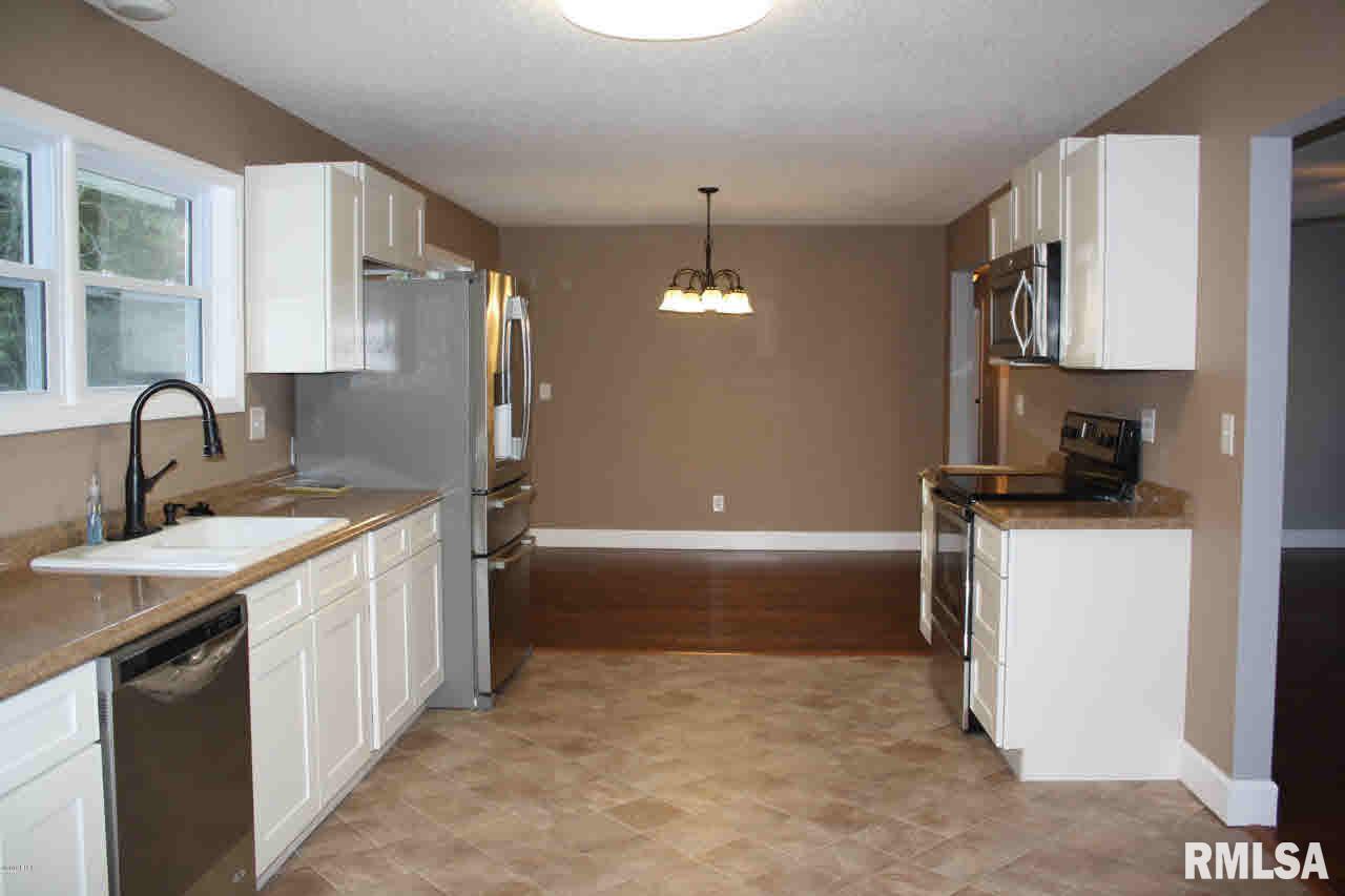 454 Edgewood Road Salem, IL 62881 - Photo 10 of 29 Gallery Image 10