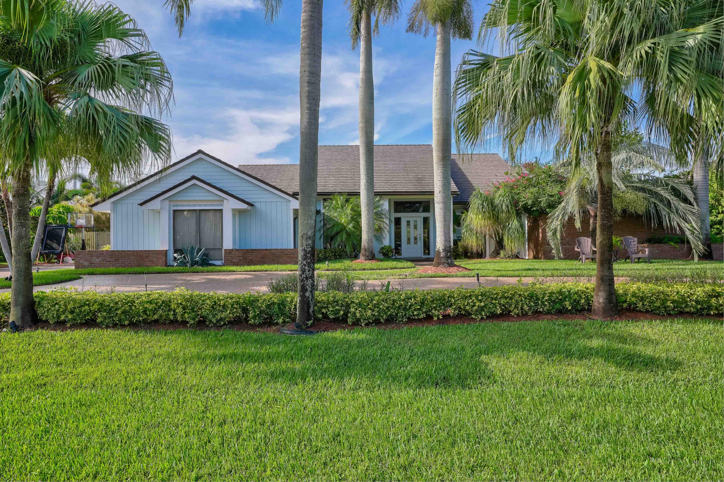 19987 Wilkinson Leas Road Jupiter, FL 33469 - Photo 3 of 25 07_dsc04565_6_7_8_9