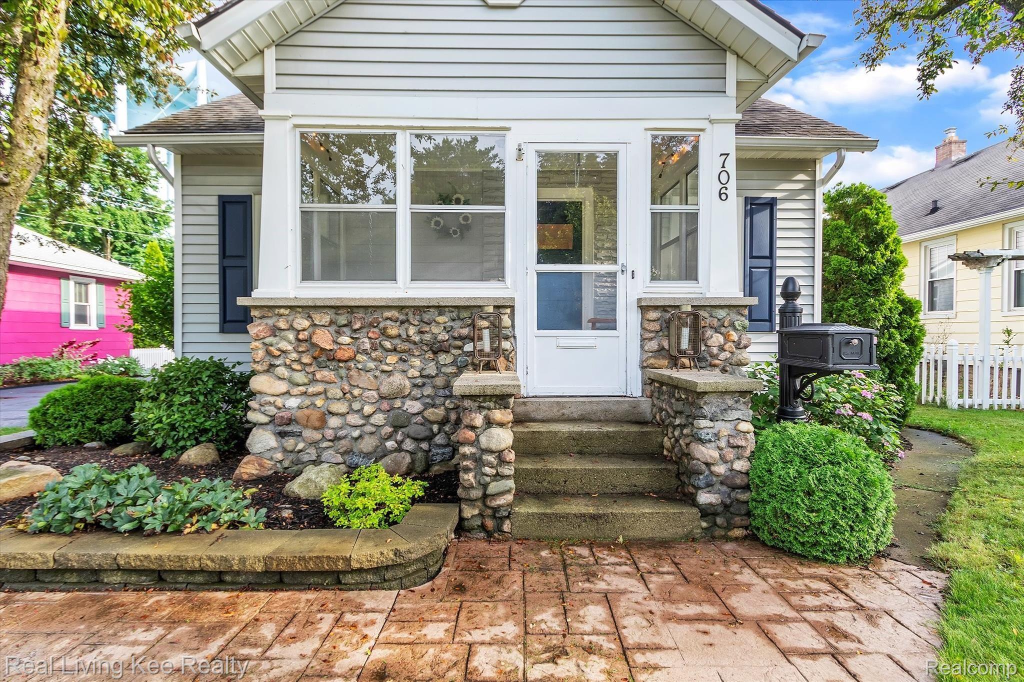706 Parkdale Road Rochester, MI 48307 - Photo 5 of 40 05-706-Parkdale-Rd-WindowStill-Real-Estate-Photography-5.jpg
