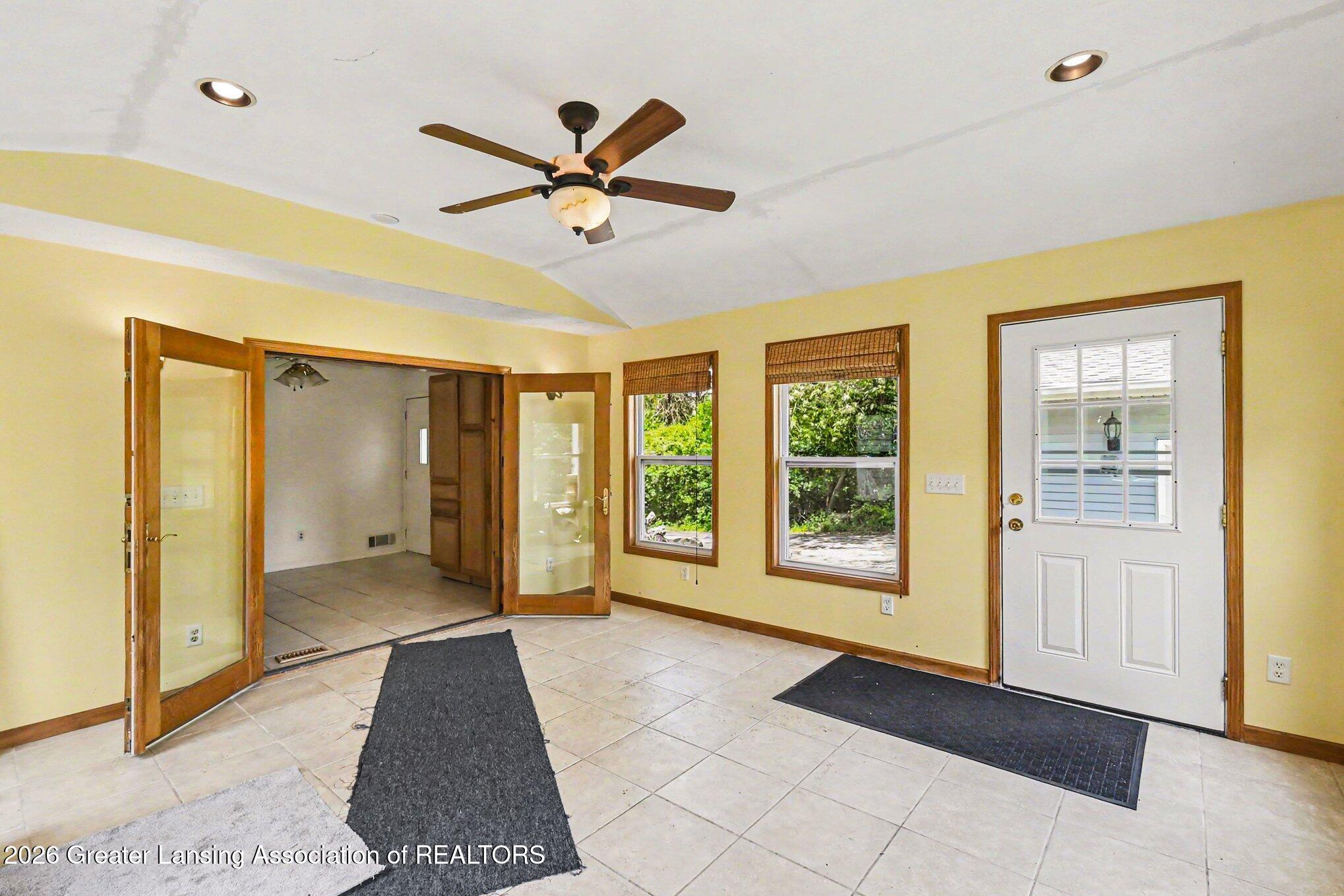 16453 Center Road East Lansing, MI 48823 - Photo 7 of 33 003_file_4111