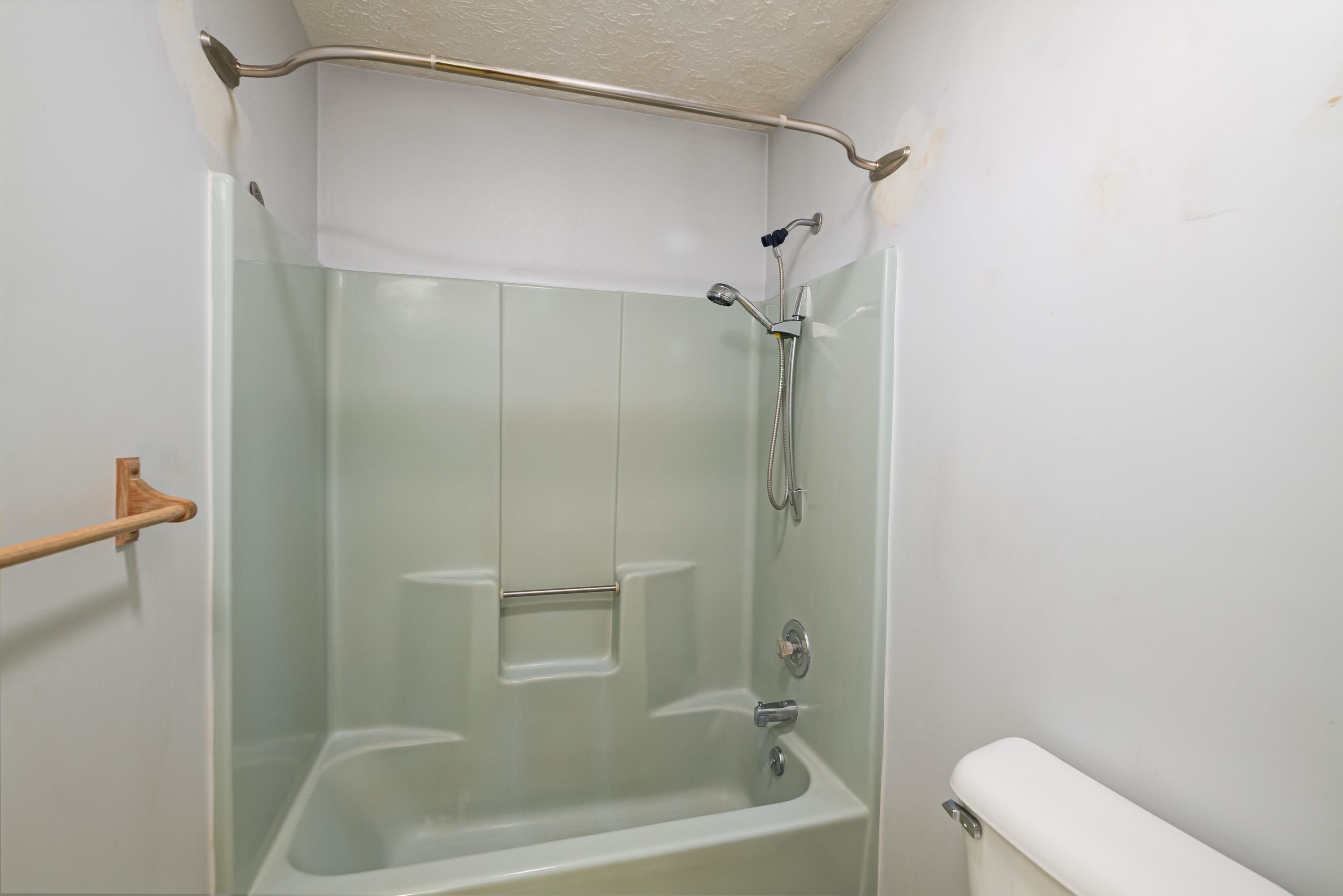 2450 West Long Lake Road Traverse City, MI 49685 - Photo 14 of 30 1938893-77c8d18f-9e6d-4720-ba00-bb9426fde524.JPG