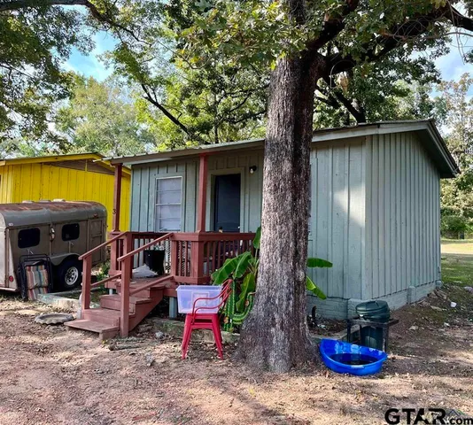 a view of backyard of house