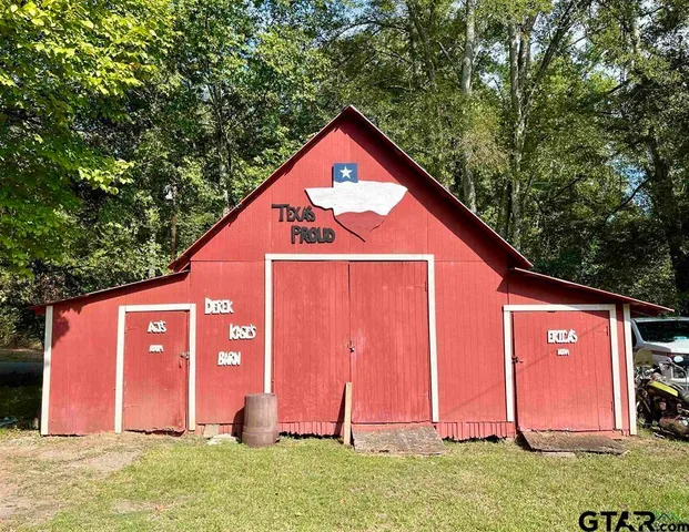 a big yard with lots of green space and deers