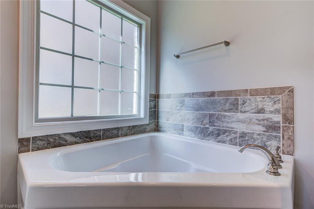 2275 Renaissance Lane High Point, NC 27262 - Photo 17 of 20 Gallery Image 17