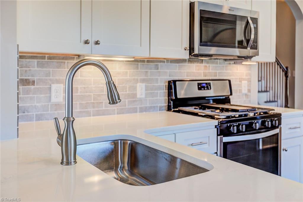 2275 Renaissance Lane High Point, NC 27262 - Photo 8 of 20 Gallery Image 8