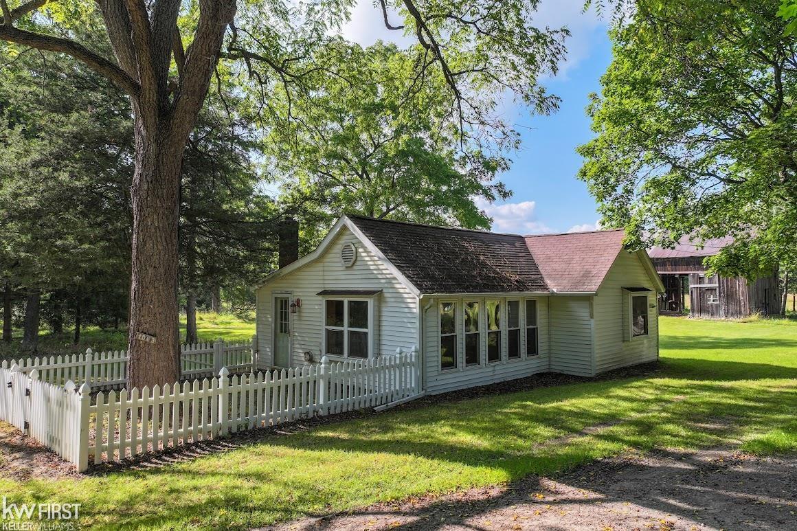 1063 Tinsman Road Fenton, MI 48430 - Photo 39 of 66