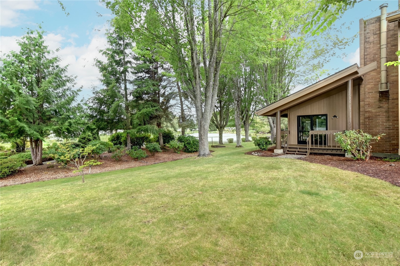 23827 7th Place West Bothell, WA 98021 - Photo 32 of 36 a backyard of a house with table and chairs