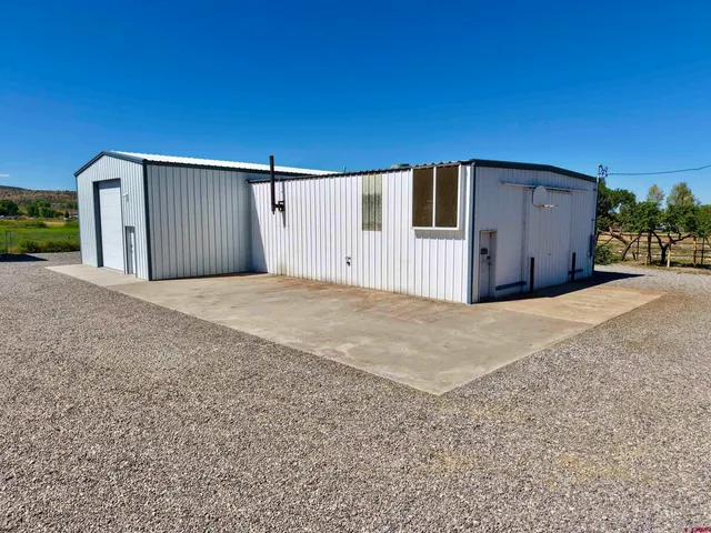 a picture of a city street both side of the road