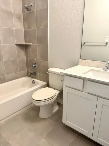 a view of empty room with window