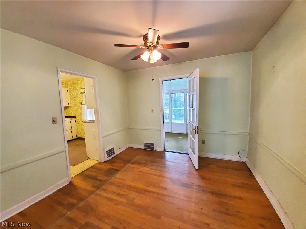 1128 Clifford Road Cleveland Heights, OH 44121 - Photo 4 of 11