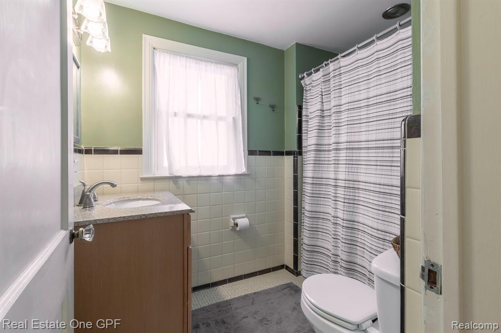 1638 Bournemouth Road Grosse Pointe Woods, MI 48236 - Photo 25 of 31