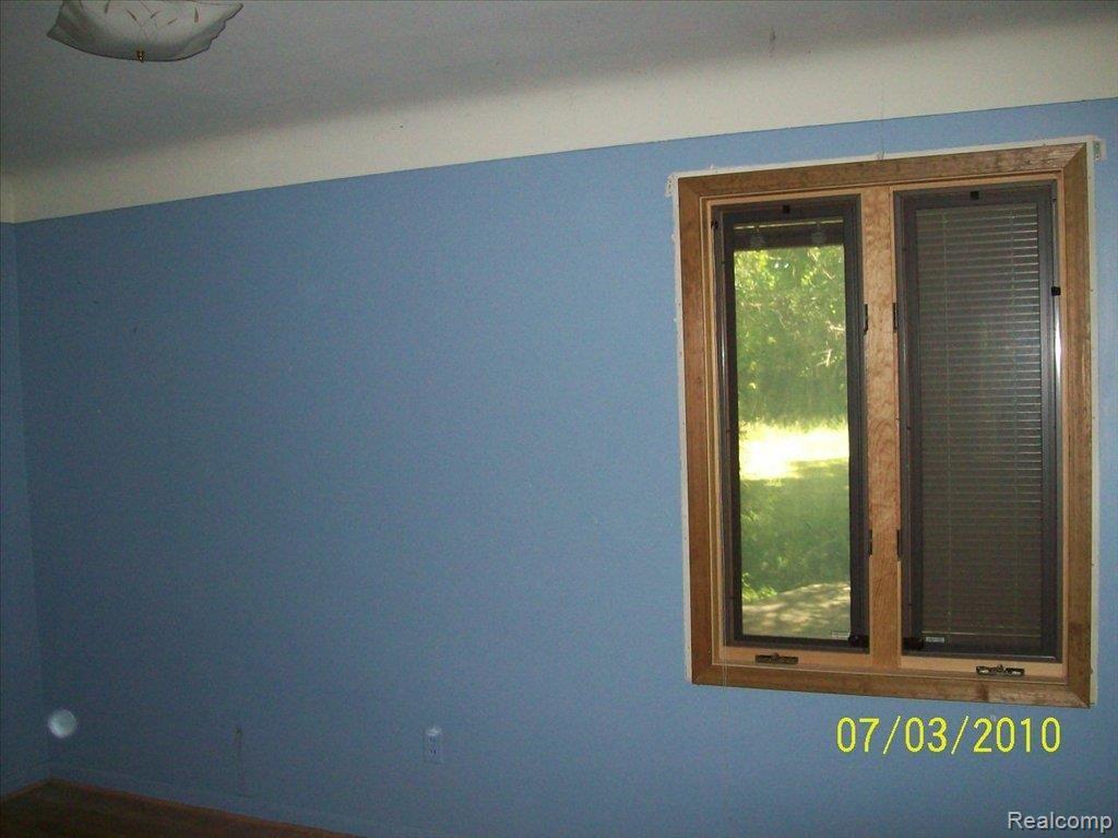 284 Whims Lane Rochester, MI 48306 - Photo 7 of 22 100_4177