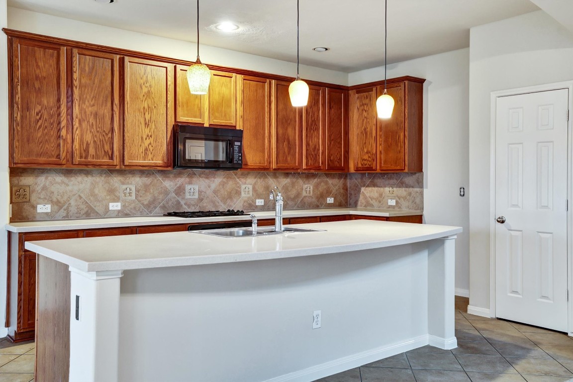 22215 Bridgestone Pine Court Spring, TX 77388 - Photo 13 of 42 Kitchen