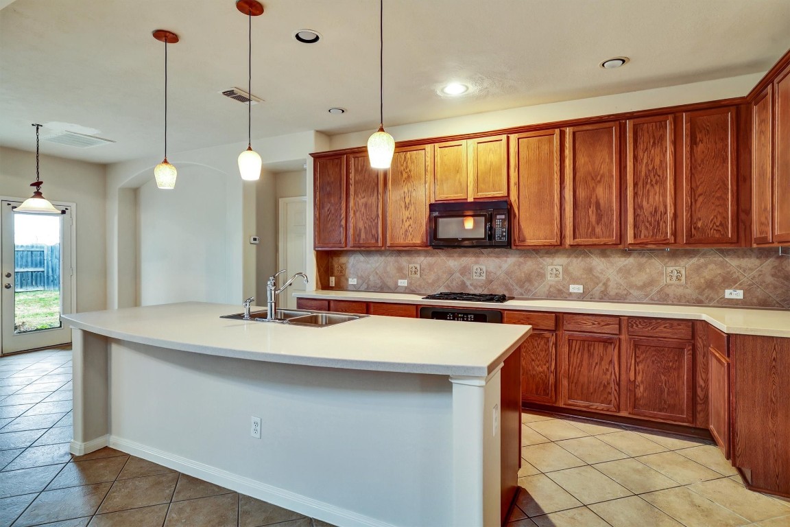 22215 Bridgestone Pine Court Spring, TX 77388 - Photo 14 of 42 Kitchen