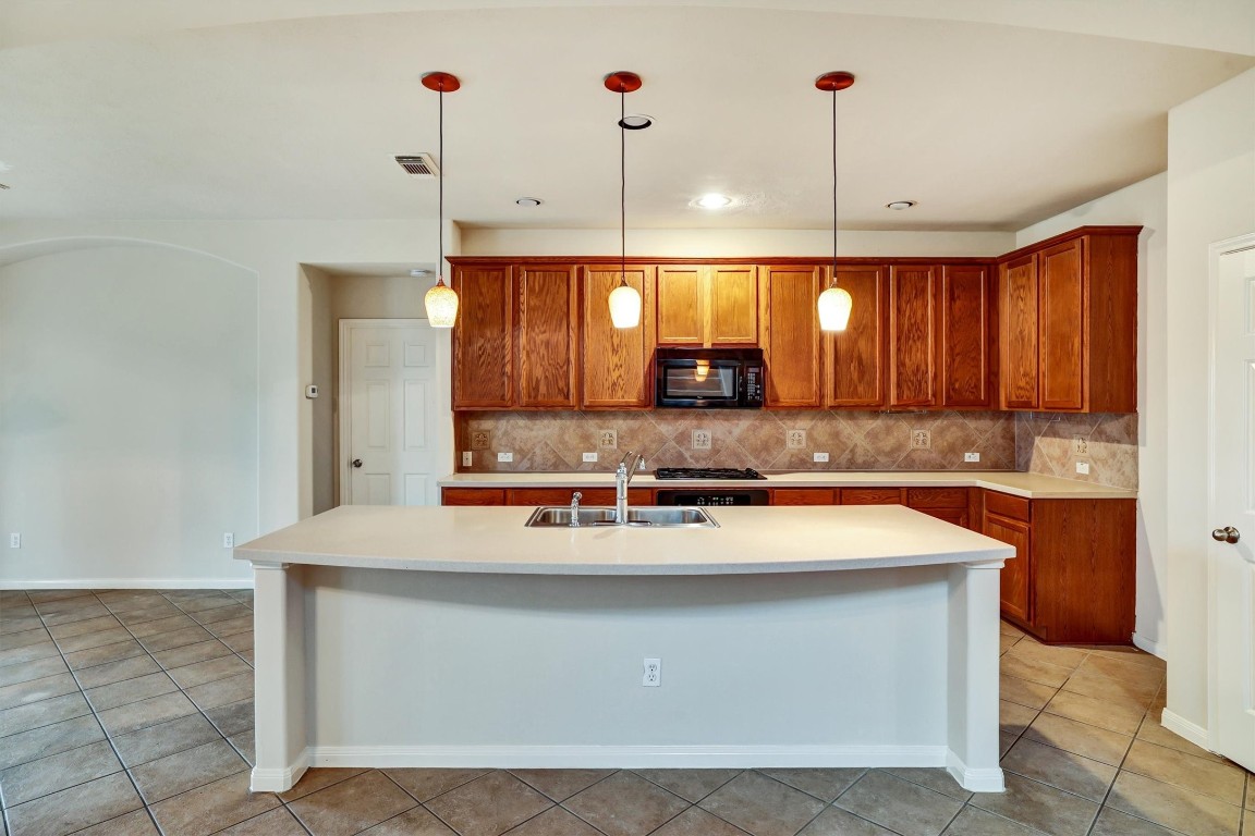 22215 Bridgestone Pine Court Spring, TX 77388 - Photo 16 of 42 Kitchen