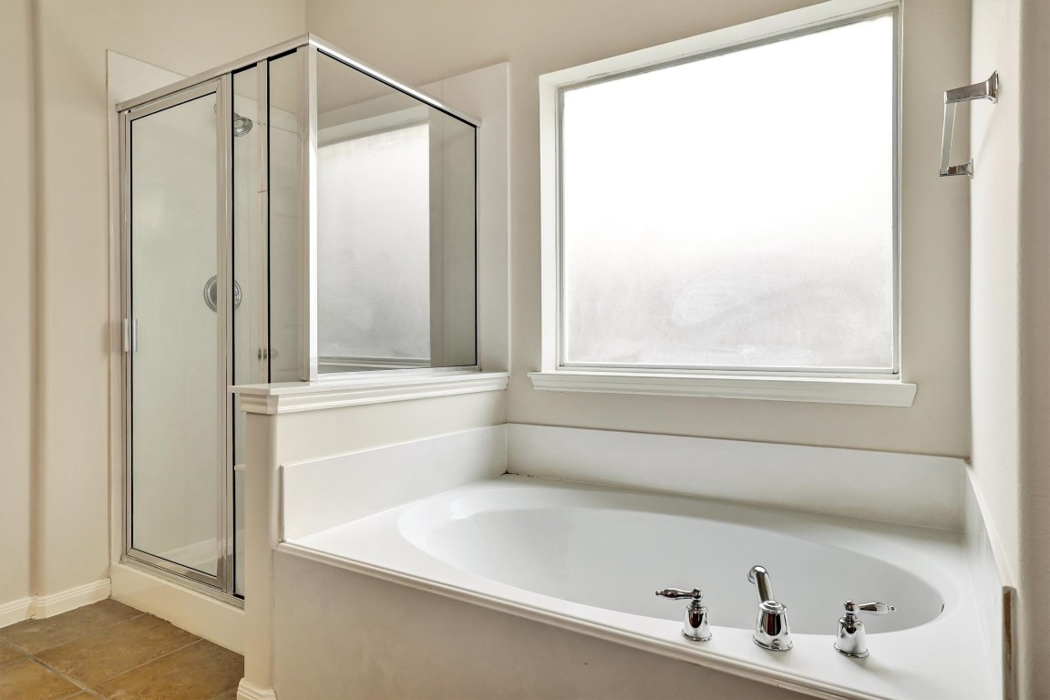 22215 Bridgestone Pine Court Spring, TX 77388 - Photo 26 of 42 Owner's Ensuite Bathroom