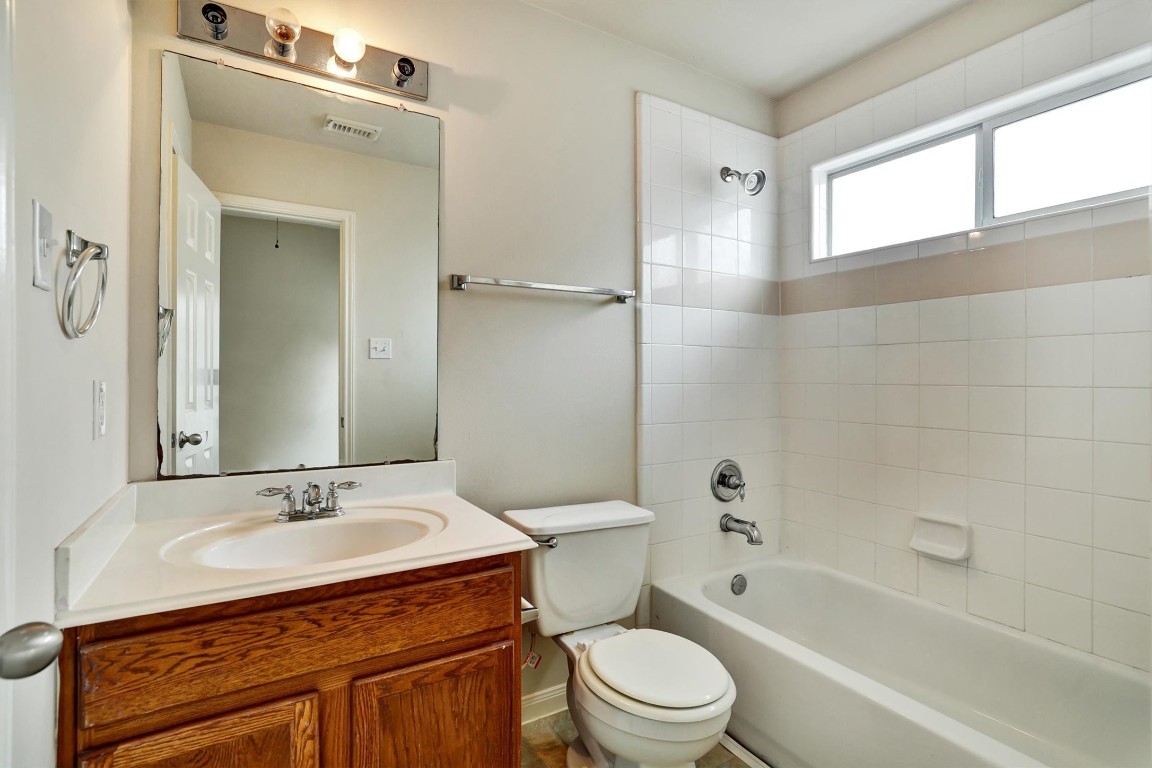 22215 Bridgestone Pine Court Spring, TX 77388 - Photo 40 of 42 Upstairs 2nd Bathroom