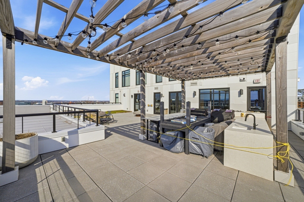 191 Washington Street, Unit 413 Boston, MA 02135 - Photo 33 of 40 a outdoor space with lots of tables and chairs