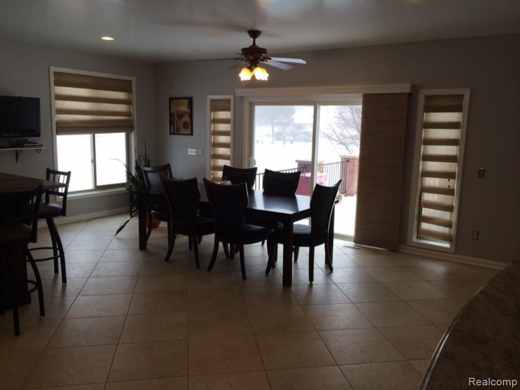 22250 Roxbury Drive Novi, MI 48374 - Photo 12 of 59 7.jpg