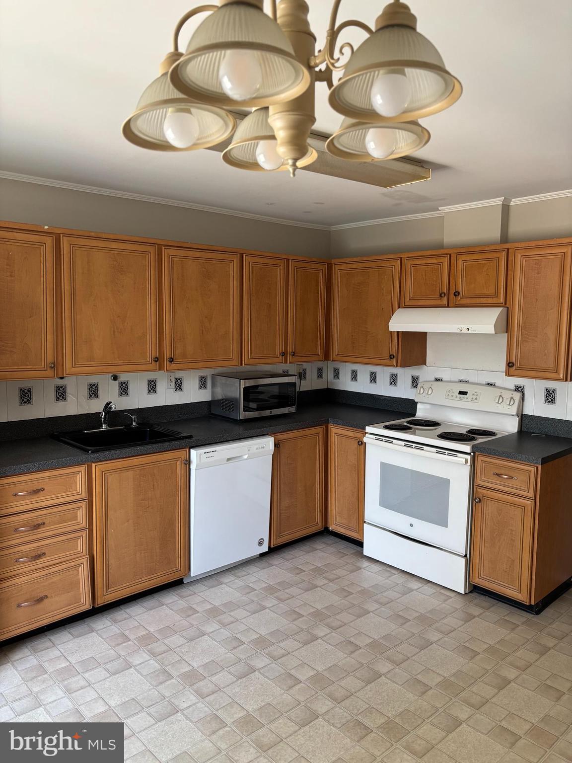 9793 Early Spring Way Columbia, MD 21046 - Photo 5 of 24 Gallery Image 5