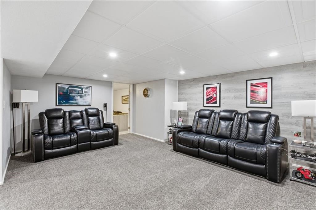 120 Crestview Manor Monongahela, PA 15063 - Photo 24 of 38 a living room with furniture