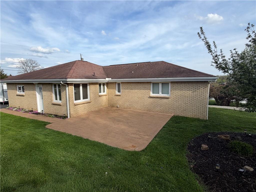 120 Crestview Manor Monongahela, PA 15063 - Photo 4 of 38 a front view of a house with a garden