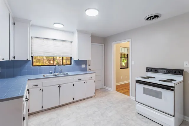 $199,000 | 1506 West Tharpe Street, Tallahassee, FL 32303