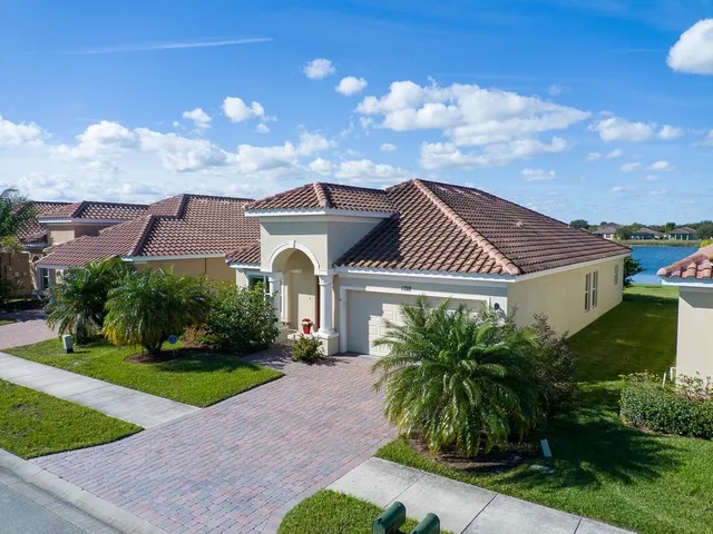 $469,900 | 1728 Berkshire Circle Southwest, Vero Beach, FL 32968