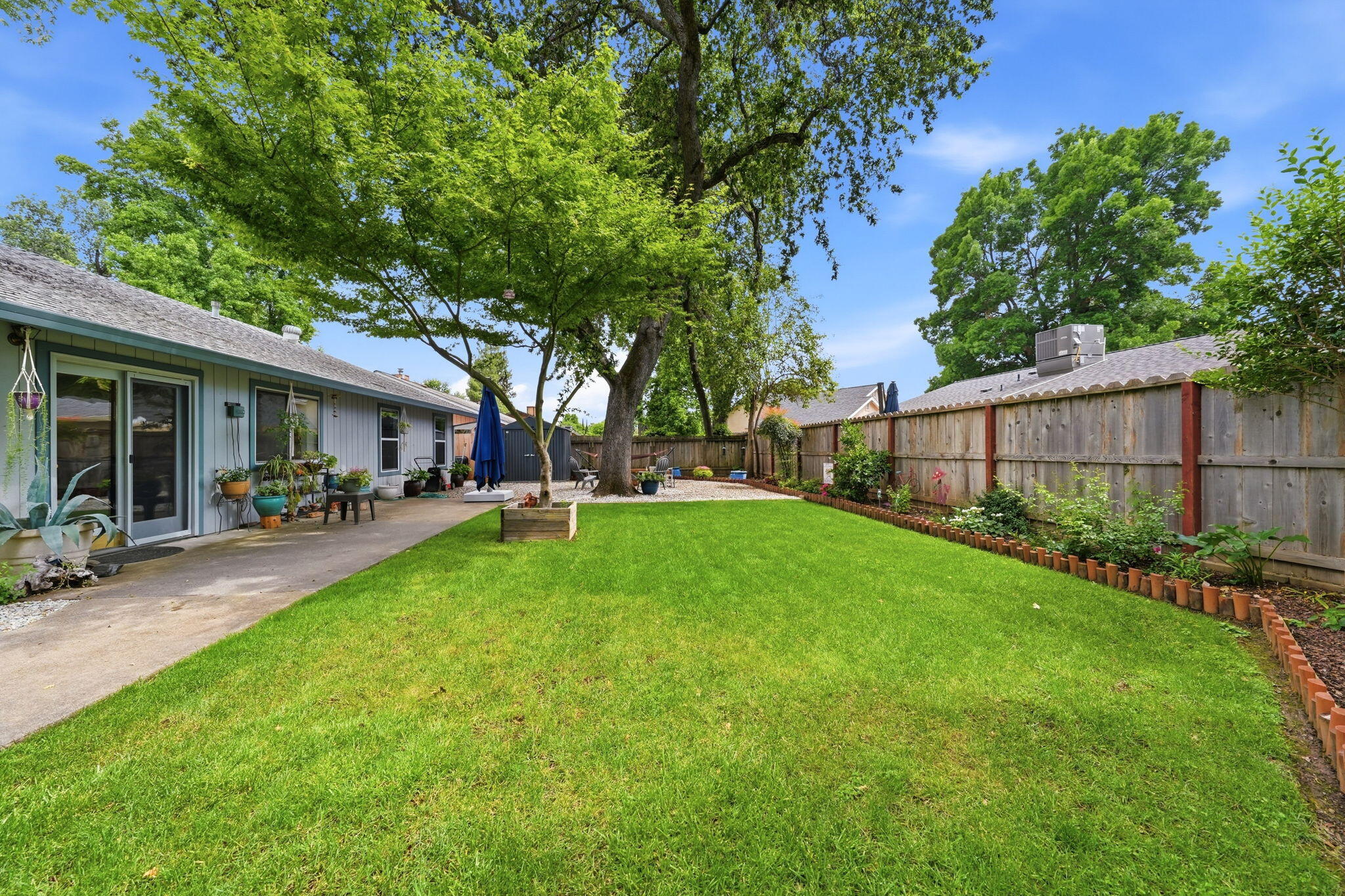 6834 Irving Road Redding, CA 96001 - Photo 18 of 26 Backyard