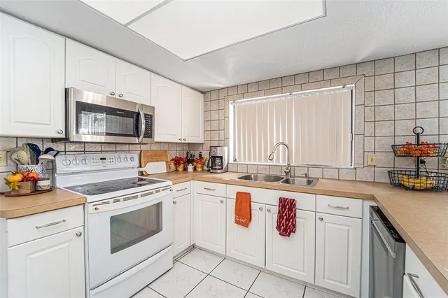 $340,000 | 2003 Poplar Court, Plant City, FL 33563