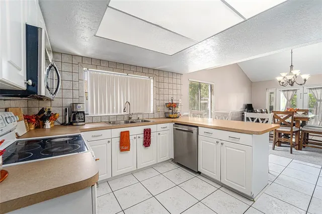 $340,000 | 2003 Poplar Court, Plant City, FL 33563