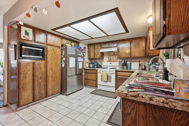 $484,000 | 18126 Fairburn Street, Hesperia, CA 92345