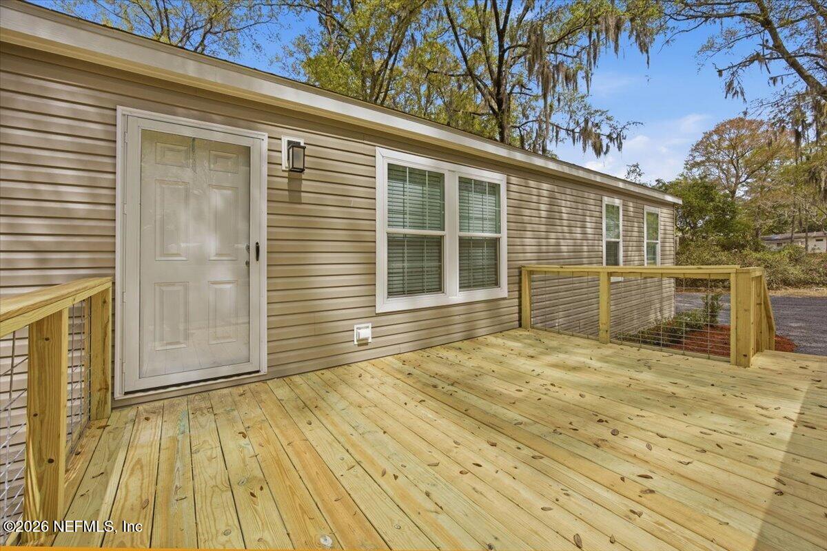 6067 Taft Road Macclenny, FL 32063 - Photo 4 of 23 04-Front Deck