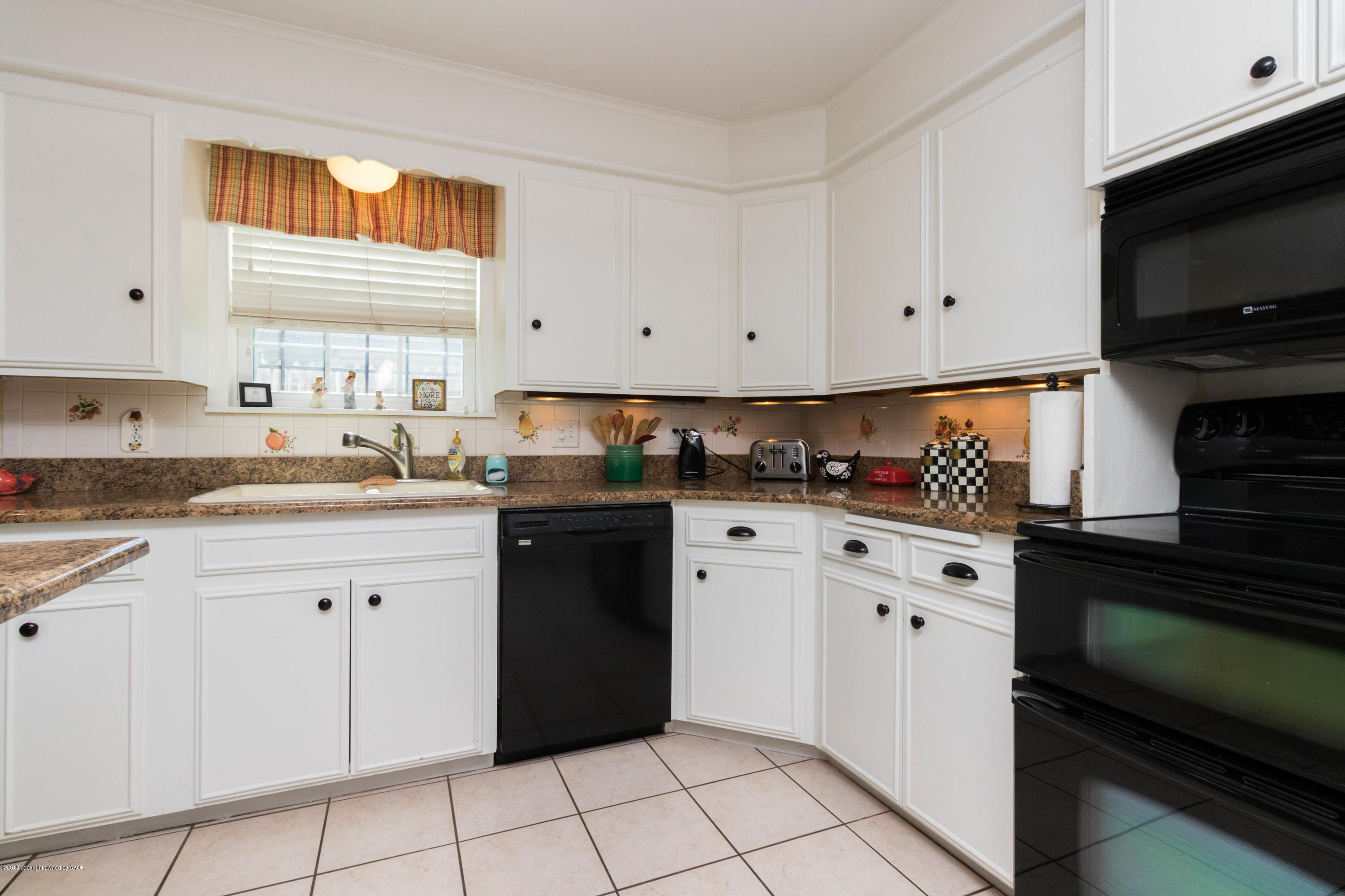 6113 Hanson Road Amarillo, TX 79106 - Photo 11 of 41 Kitchen