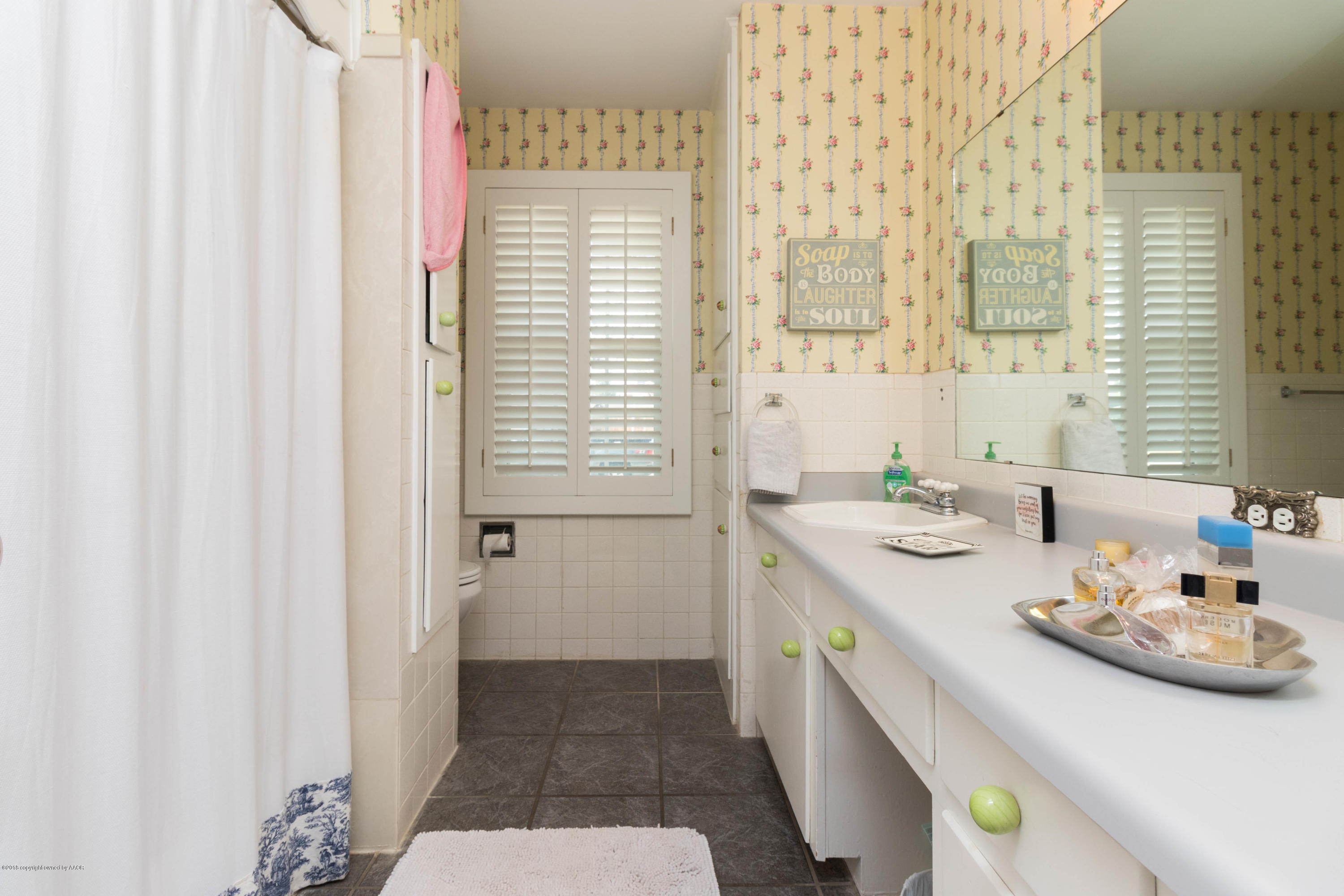 6113 Hanson Road Amarillo, TX 79106 - Photo 26 of 41 Main bath