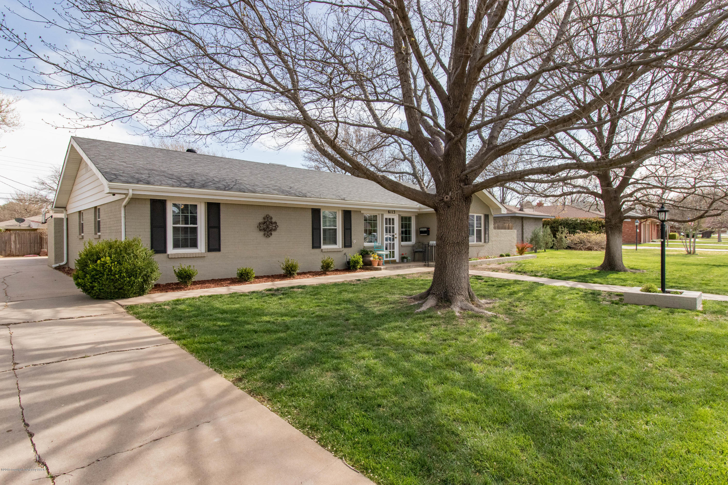 6113 Hanson Road Amarillo, TX 79106 - Photo 3 of 41 nice long driveway