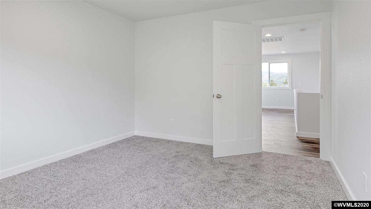 6301 Lakepointe Street Foster, OR 97345 - Photo 26 of 32