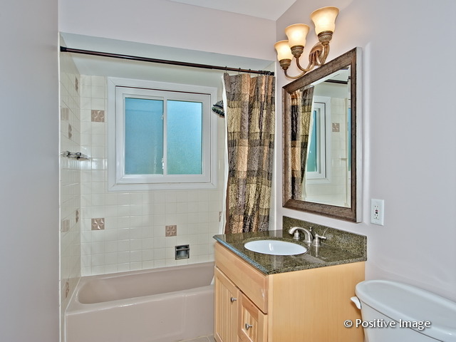 913 South Iowa Street Addison, IL 60101 - Photo 16 of 22