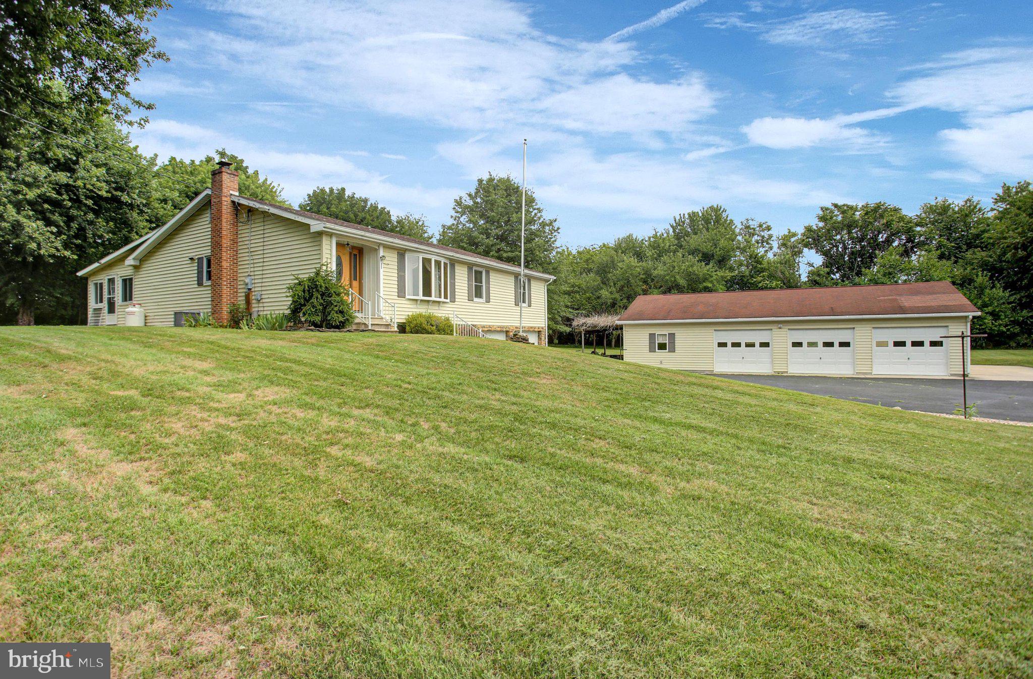 2424 Loop Road Chambersburg, PA 17202 - Photo 3 of 53 Gallery Image 3