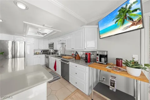 $400,000 | 4013 Southeast 20th Place, Unit 401, Cape Coral, FL 33904