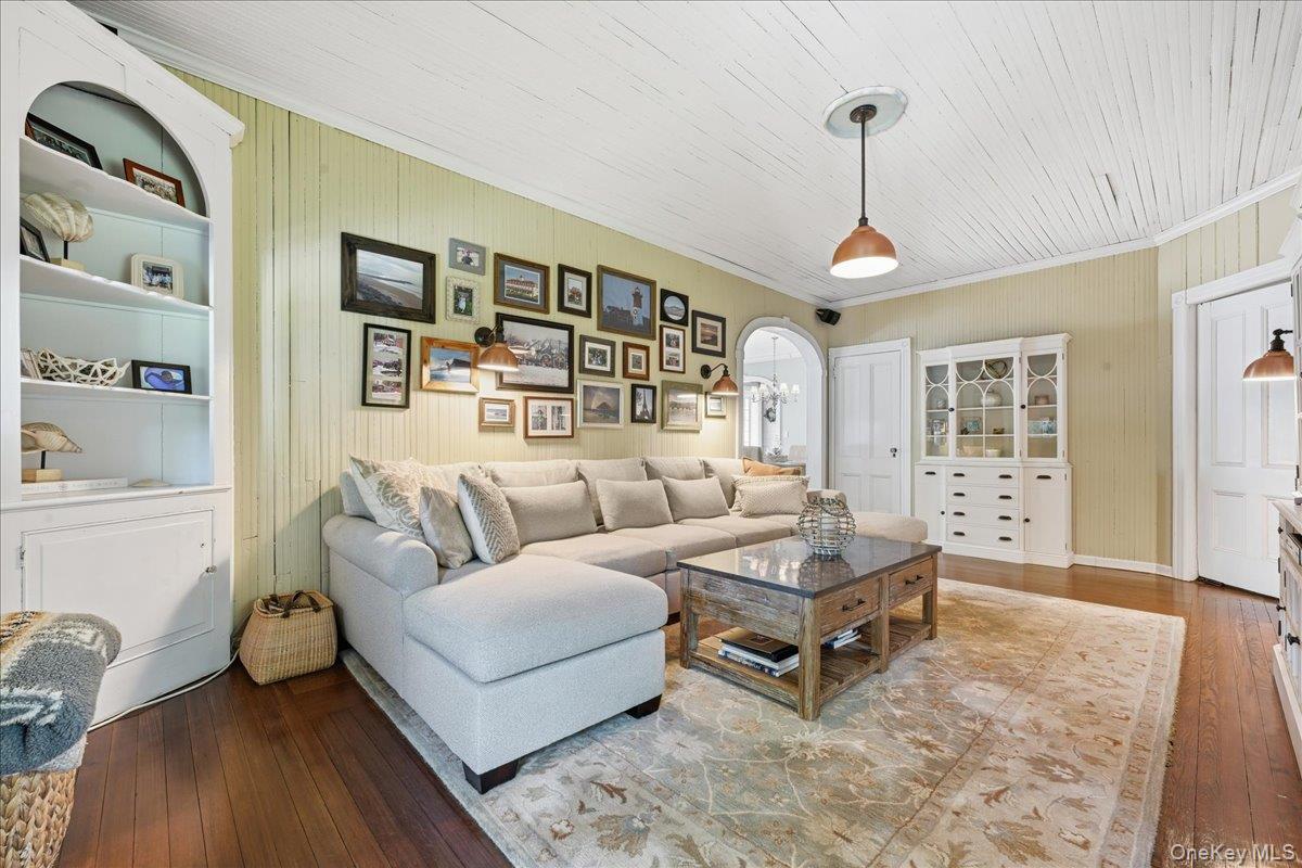 39 Little East Neck Road South Babylon, NY 11702 - Photo 13 of 46