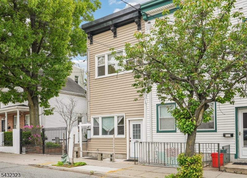 90A Hackensack Plank Road Weehawken, NJ 07086 - Photo 4 of 37