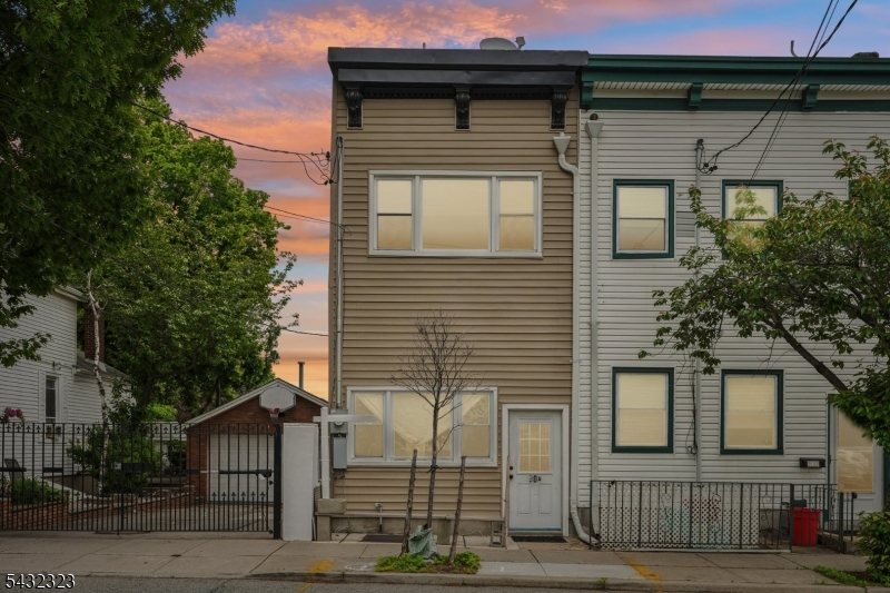 90A Hackensack Plank Road Weehawken, NJ 07086 - Photo 5 of 37
